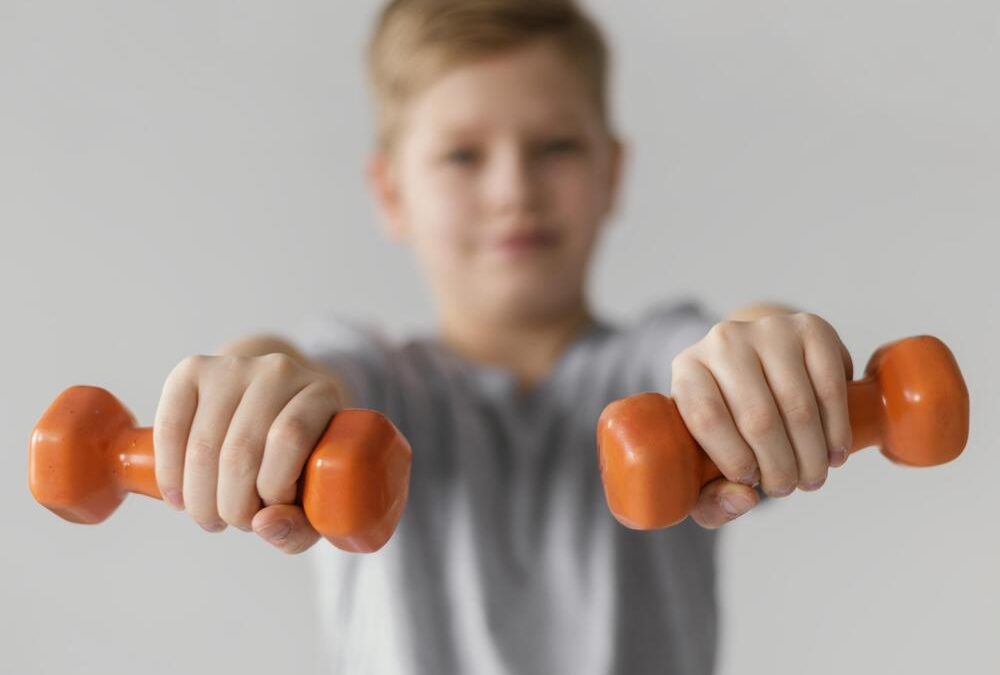 Maximizando el Potencial: Los Beneficios del Entrenamiento de Fuerza para Niños en Edad Escolar