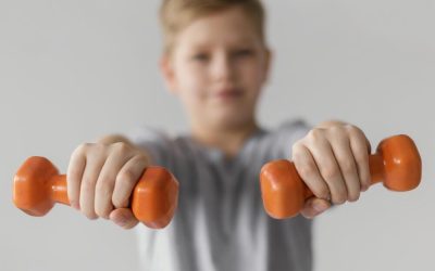 Maximizando el Potencial: Los Beneficios del Entrenamiento de Fuerza para Niños en Edad Escolar